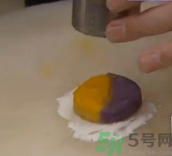 水晶月餅用的什么粉？水晶月餅的做法及配方