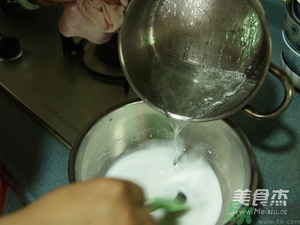 水晶月餅用的什么粉？水晶月餅的做法及配方