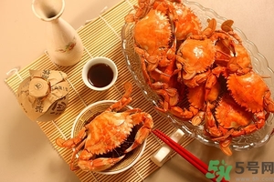吃螃蟹可以喝紅酒嗎？吃螃蟹可以喝酒嗎？