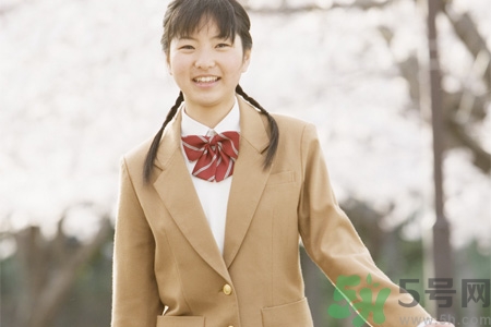 初中生女生的標(biāo)準(zhǔn)胸圍是多少？初中女生正常胸圍是多少？