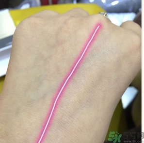 菲詩小鋪水光無瑕氣墊修顏乳怎么樣？菲詩小鋪氣墊cc好用嗎？