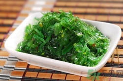 下巴長痘是上火嗎？下巴長痘吃什么好？