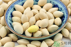 白果什么時(shí)候成熟？沒(méi)熟的白果能不能吃？