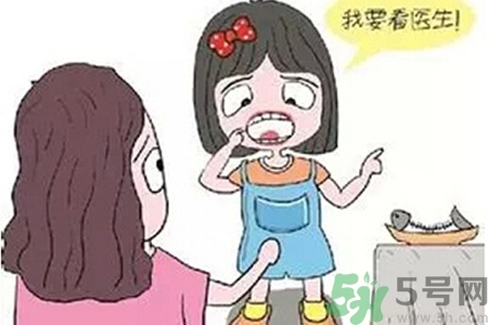 魚刺卡在喉嚨里怎么辦？取魚刺的小技巧有哪些？