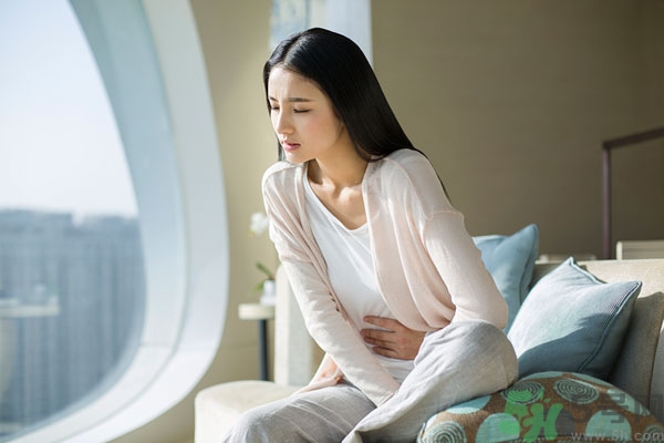 潰瘍性結(jié)腸炎肚子疼怎么辦？潰瘍性結(jié)腸炎是怎么引起的？