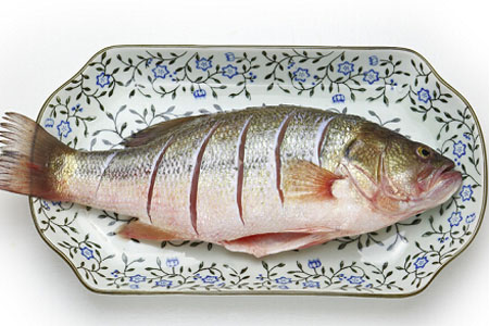 如何挑選新鮮魚？怎樣吃到不被污染的魚？