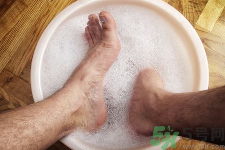 怎么治腳臭？腳臭的原因是什么？