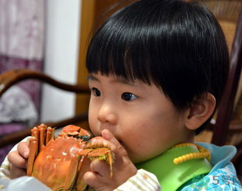 小孩子可以吃螃蟹嗎？小孩吃螃蟹好嗎？