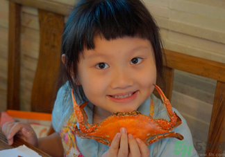 小孩吃螃蟹過敏怎么辦？小孩吃螃蟹過敏癥狀