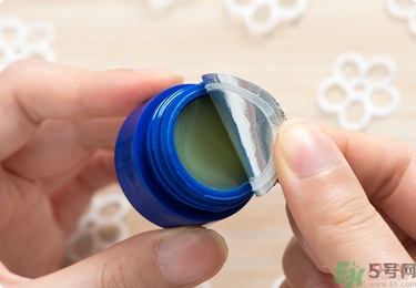 Blistex碧唇小藍罐好用嗎？怎么用？