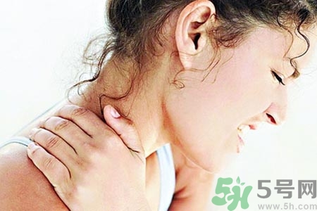 落枕脖子疼怎么辦？落枕和頸椎病區(qū)別