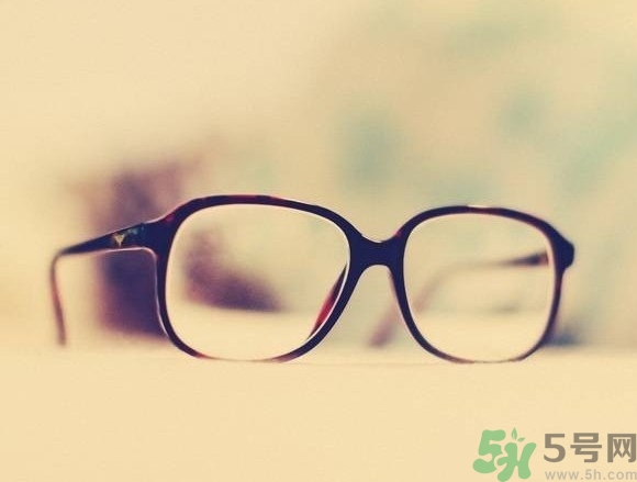 散光多少度算嚴(yán)重？散光相當(dāng)于近視多少度？