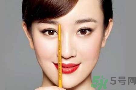 ?眉毛上可以涂生發(fā)液?jiǎn)幔棵济可l(fā)水有副作用嗎？