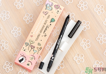 solone眼線筆怎么削？怎么推出來？