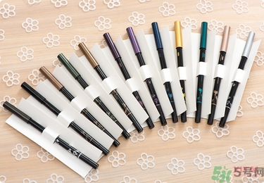 solone眼線筆怎么削？怎么推出來？