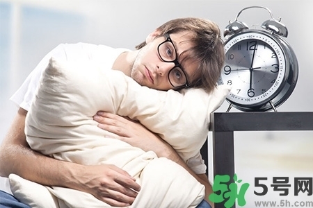 下午犯困怎么辦？犯困按摩什么穴位效果最快？