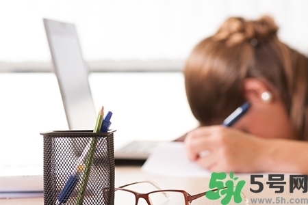 下午犯困怎么辦？犯困按摩什么穴位效果最快？