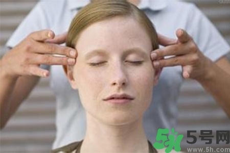 下午犯困怎么辦？犯困按摩什么穴位效果最快？