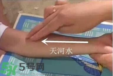 積食發(fā)燒怎么推拿？積食發(fā)燒推拿手法圖解