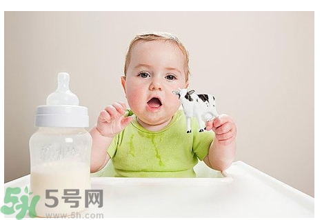 積食發(fā)燒可以喝牛奶嗎？積食發(fā)燒可以喝酸奶嗎？