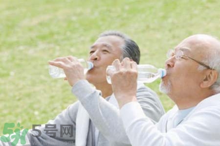 喝水能預(yù)防心血管疾病嗎？什么時候喝水對身體最好？