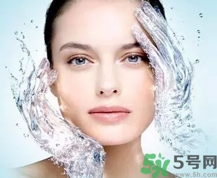 秋季補(bǔ)水效果好的護(hù)膚品有哪些？秋季補(bǔ)水的重要性