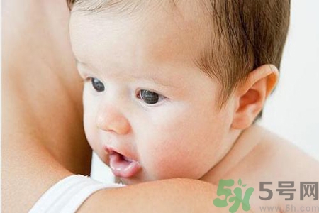 兩個(gè)月寶寶每天奶量多少？?jī)蓚€(gè)月寶寶吃奶量多少正常？