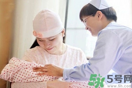 怎樣科學(xué)坐月子？坐月子是選擇傳統(tǒng)式還是科學(xué)式？