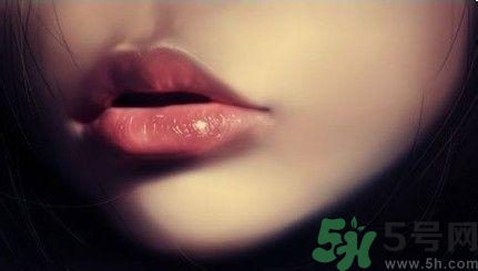 孕婦嘴唇干裂脫皮怎么回事？孕婦嘴唇干裂脫皮是缺什么