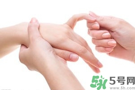 手干裂可以用蘆薈膠嗎？手干裂怎么辦？