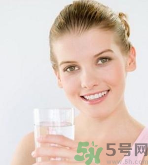 孕婦嘴唇干裂脫皮怎么回事？孕婦嘴唇干裂脫皮是缺什么