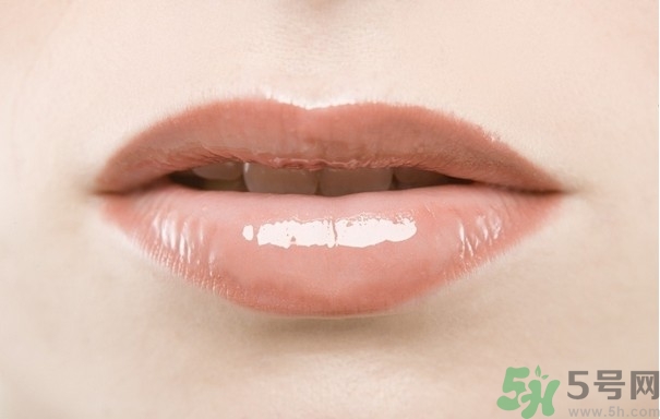 嘴唇發(fā)白是什么原因？嘴唇發(fā)白怎么調(diào)理女人