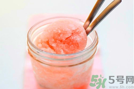 吃冰可以治療感冒嗎？喉嚨痛可以吃冰淇淋嗎？