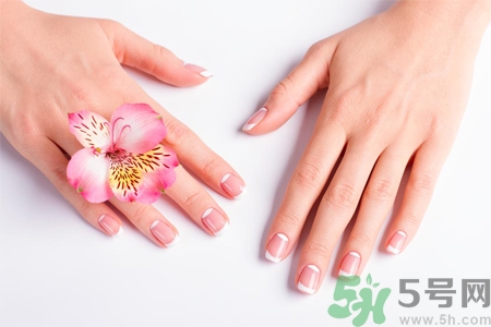 手部如何護(hù)理？秋季怎樣預(yù)防皮膚干燥？