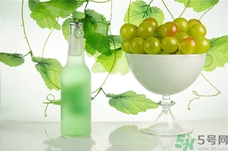 葡萄和蘋果可以一起吃嗎？葡萄和蘋果可以一起榨汁嗎？