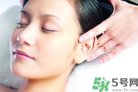 在耳骨上打耳洞疼嗎？耳骨上打耳洞是什么感覺(jué)？
