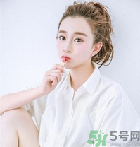 皮膚不白的人染什么顏色的頭發(fā)？頭發(fā)顏色怎么選擇？