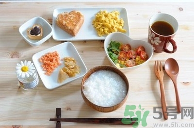 早餐怎么吃才健康？上班族早餐吃什么好？