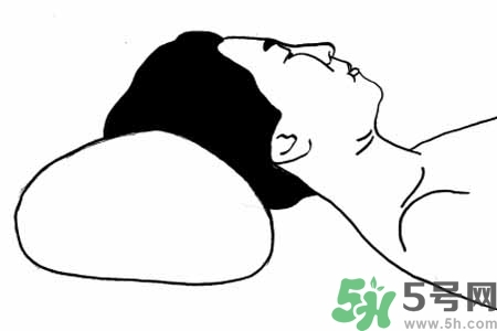 落枕能冰敷嗎？落枕應(yīng)該冷敷還是熱敷？