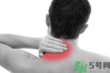 落枕能冰敷嗎？落枕應(yīng)該冷敷還是熱敷？
