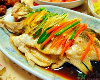 鱸魚(yú)的熱量是多少？清蒸鱸魚(yú)的熱量是多少？