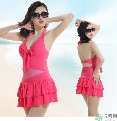 泡溫泉穿什么衣服？泡溫泉穿什么樣的泳衣？