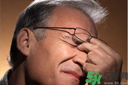 眼睛干澀看東西模糊怎么回事？眼睛干澀看東西模糊怎么辦？