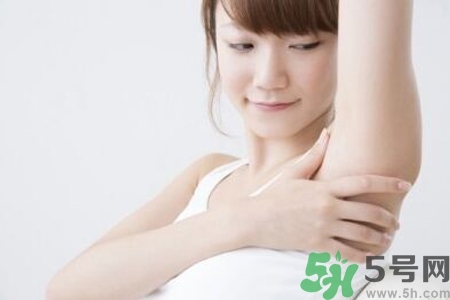 腋毛為什么會變色？腋毛上有白色附著物怎么回事？