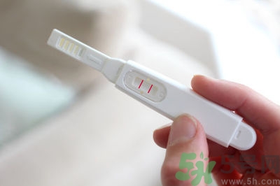 受孕成功后有什么癥狀？早孕試紙一深一淺是懷孕了嗎？