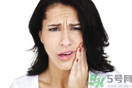 懷孕口腔潰瘍?cè)趺椿厥拢繎言锌谇粷冊(cè)趺崔k？