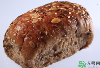 晚上吃全麥面包會(huì)胖嗎？吃全麥面包會(huì)胖嗎？