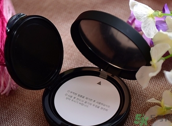 w.lab雪花氣墊黑色款怎么樣？w.lab雪花氣墊黑色和白色區(qū)別？