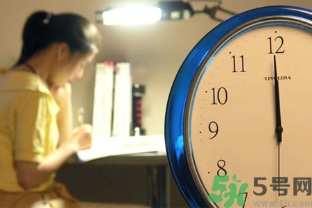 熬夜對(duì)青少年有什么影響？熬夜對(duì)青少年的危害是什么？