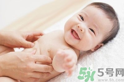 爽身粉什么牌子好？爽身粉和痱子粉的區(qū)別